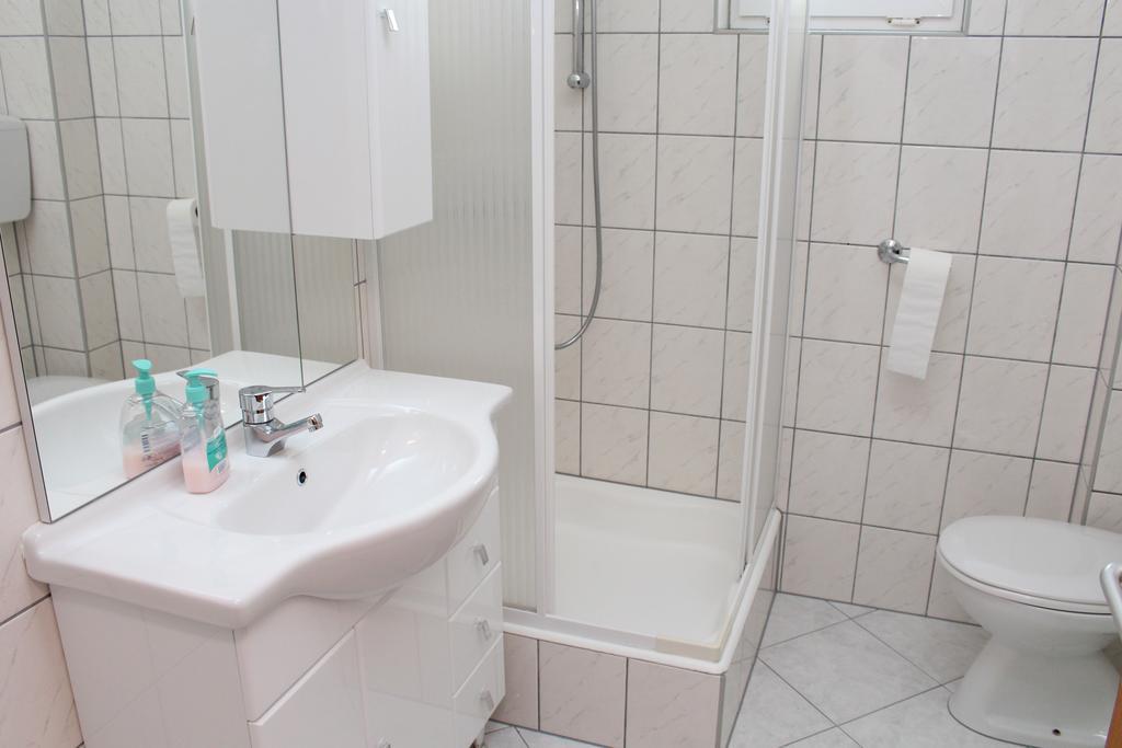 Apartments Beba Vir Room photo