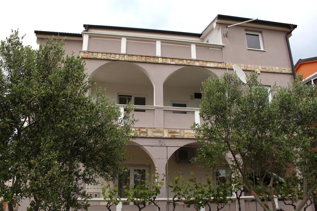 Apartments Beba Vir Exterior photo